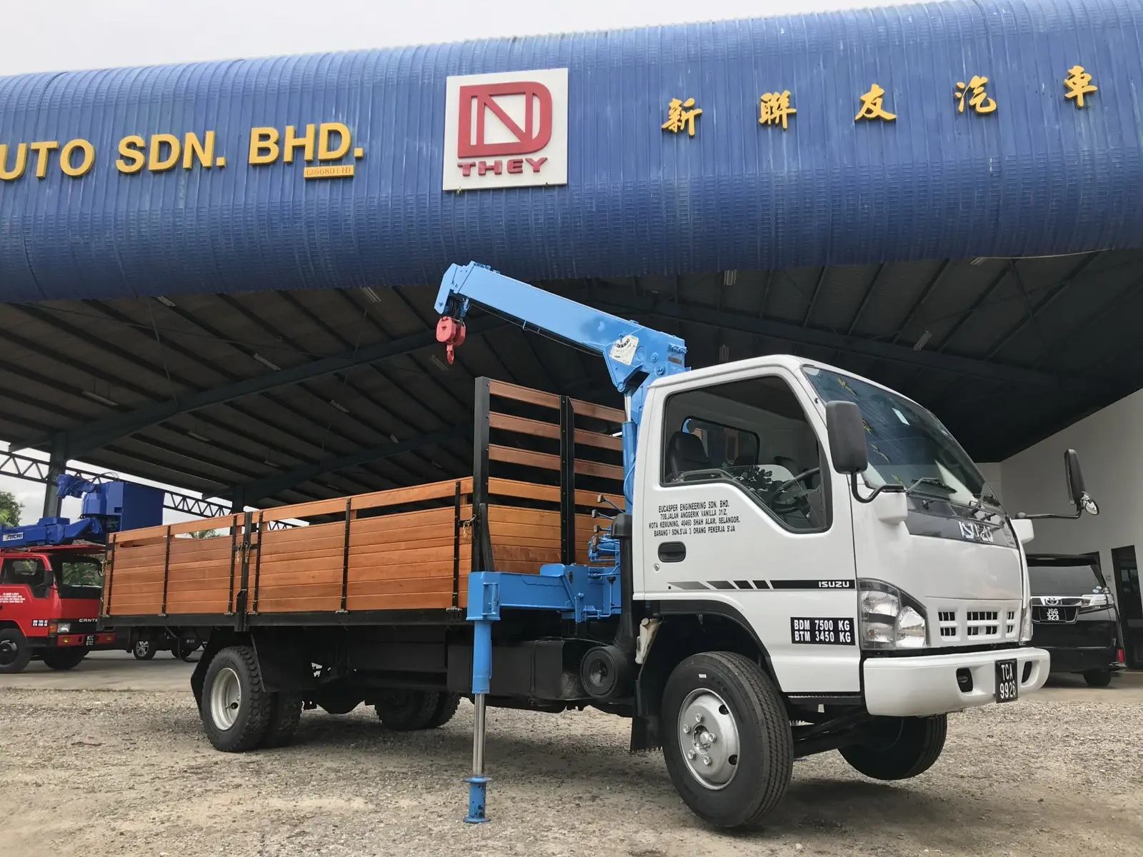 Wooden cargo with crane 3